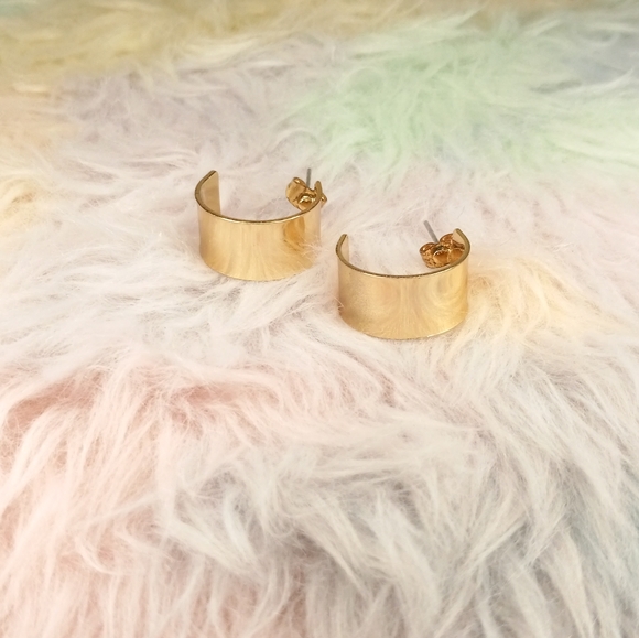 a new day Gold Hoop Earrings EUC - Picture 4 of 5